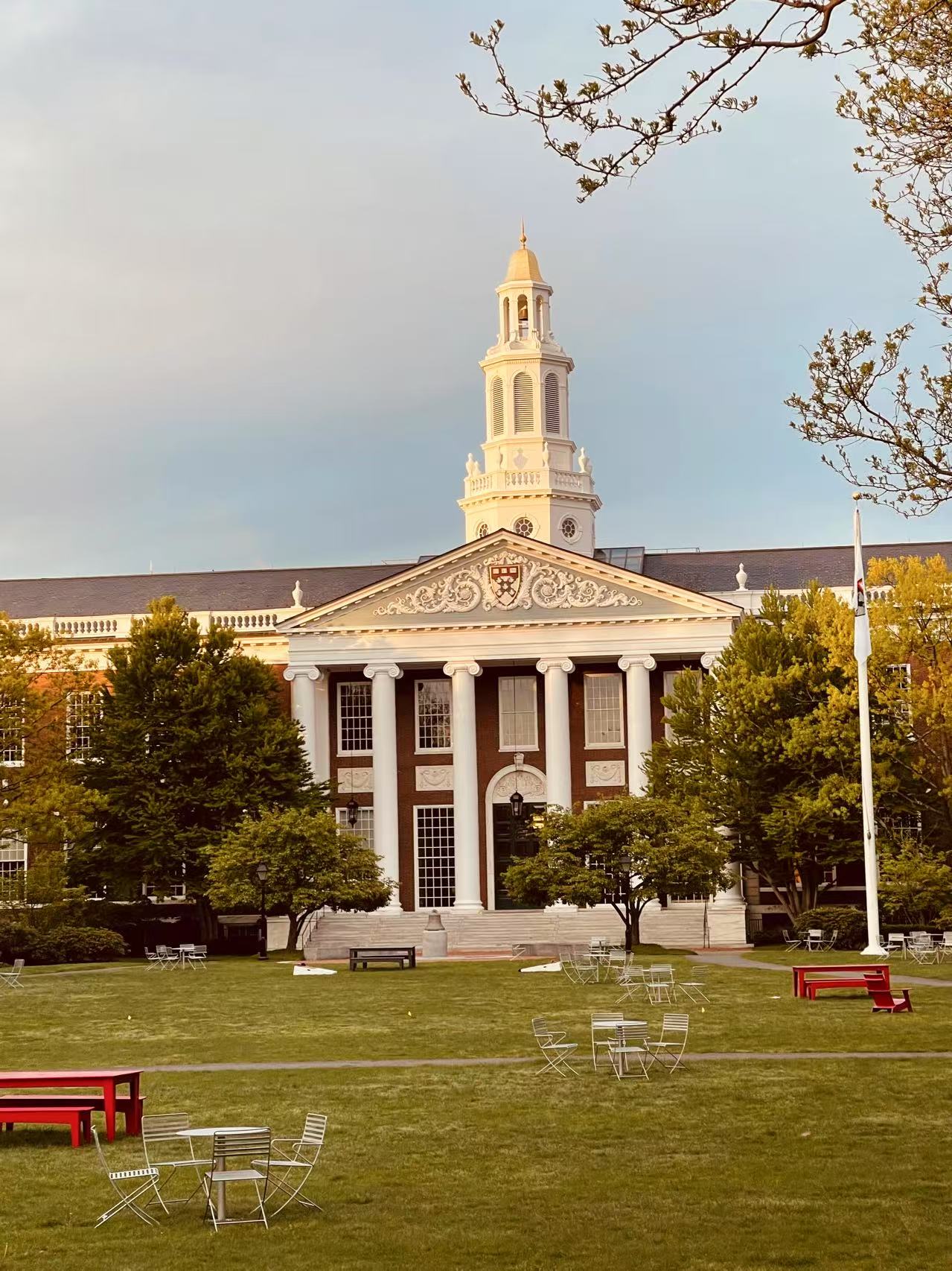 1760583258515951.jpg 哈佛商学院.jpg